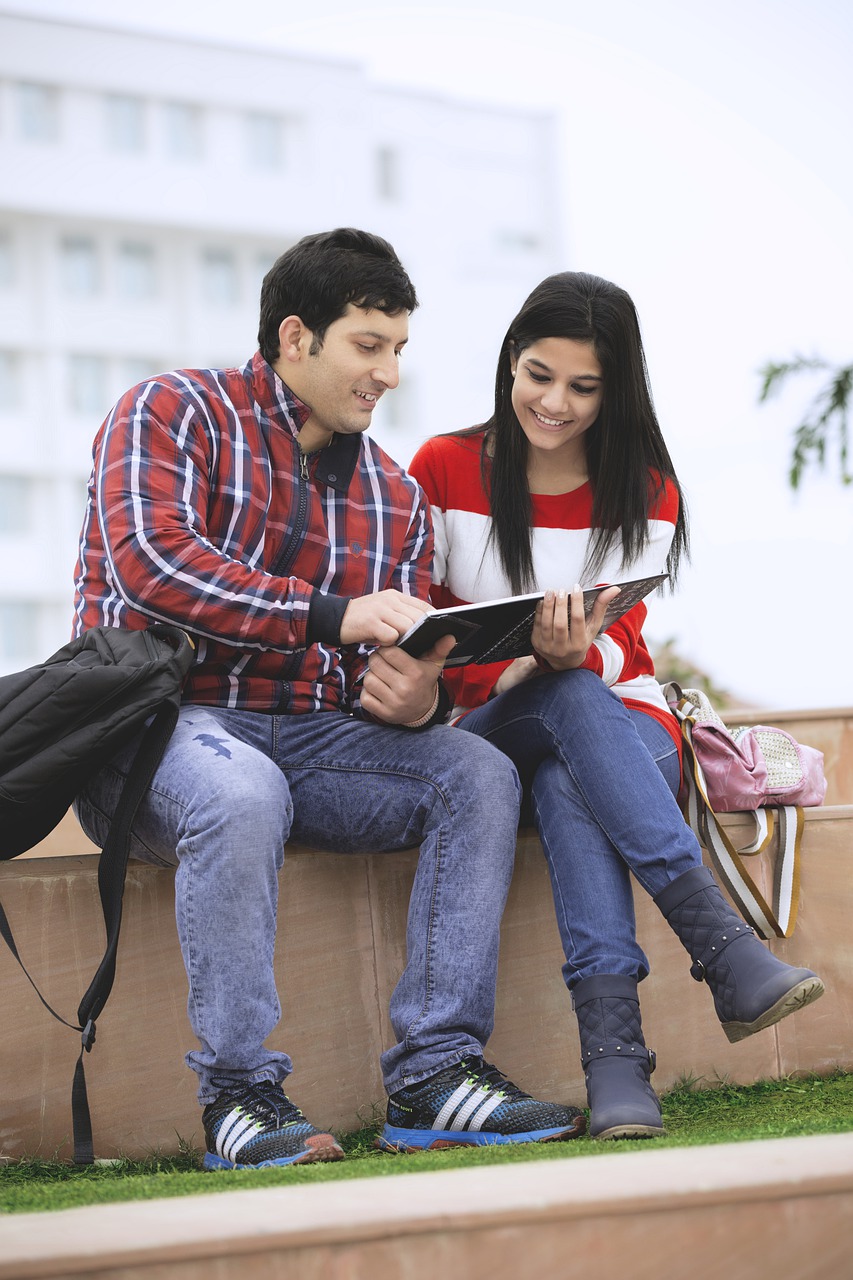 couple, students, university-7650631.jpg